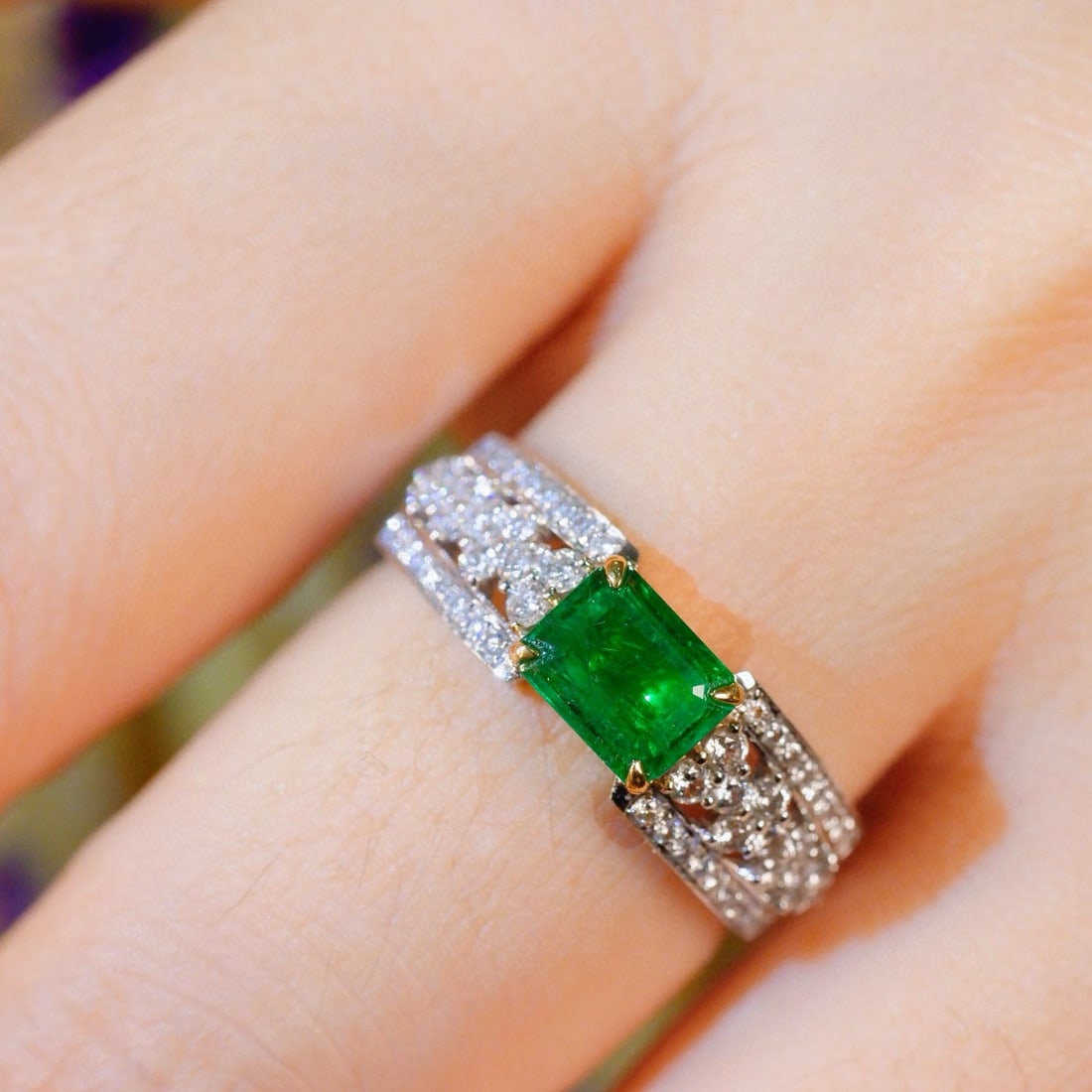 14k Gold 1.36 Ctw Vivid Green Natural Emerald & Diamond Ring - 4