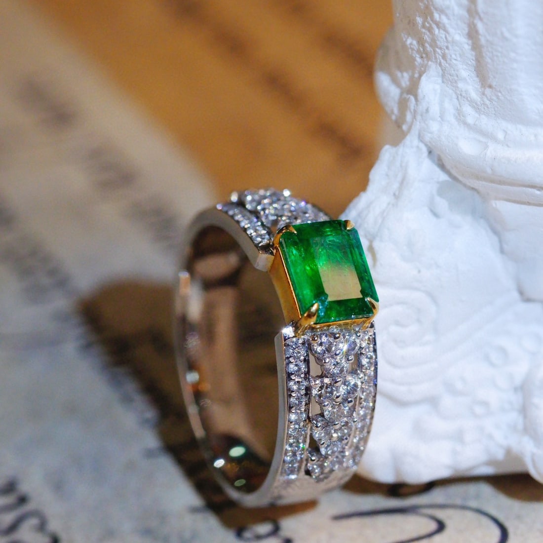 14k Gold 1.36 Ctw Vivid Green Natural Emerald & Diamond Ring - 8