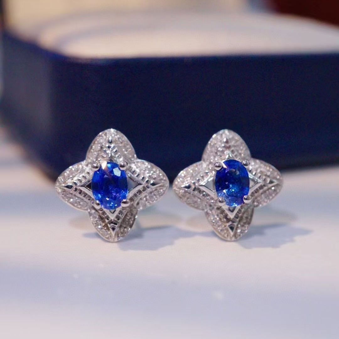 14k Gold 1.14 Ctw Natural Sapphire & Diamond Earrings: Ref:230936114 // gold content:14k gold // main gemstone:sapphire // shape:oval // carat weight:1ct // color:royal blue // treatment:natural // // adjacent gemstone 2 : diamond // shape:round //