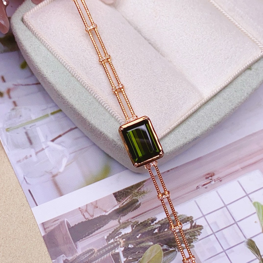 14k Gold 3.05 Ct Natural Tourmaline & Diamond Bracelet: Ref:230936120 // gold content:14k gold // main gemstone:tourmaline // shape:octagonal // carat weight:3. 05ct // color:green // treatment:natural // // adjacent gemstone 2 : diamond // shape:round