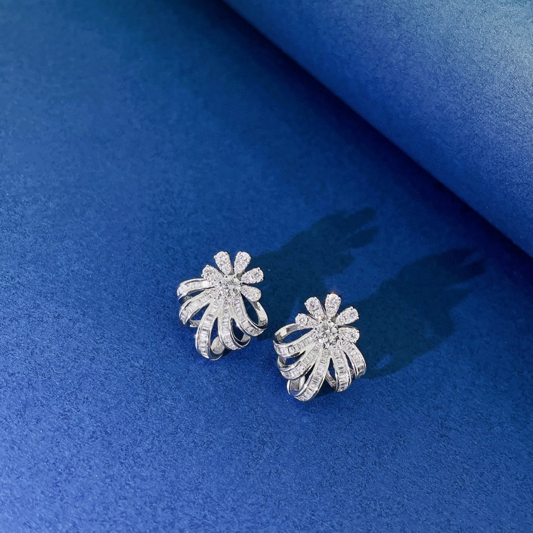 14k Gold 1.08 Ct Natural H Diamond Earrings: Ref:230936124 // gold content:14k gold // main gemstone:diamond // shape:multiply // carat weight:1. 08ct // clarity grade:vs-si // color:h // treatment:natural // Condition: NewLow Estimate: