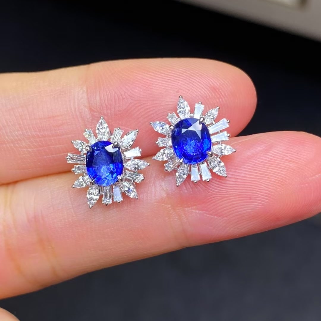 14k Gold 1.49 Ct Natural Sapphire & Diamond Earrings: Ref:230936132 // gold content:14k gold // main gemstone:sapphire // shape:oval // carat weight:1. 49ct // color:royal blue // treatment:natural // // adjacent gemstone 2 : diamond // shape:multiply