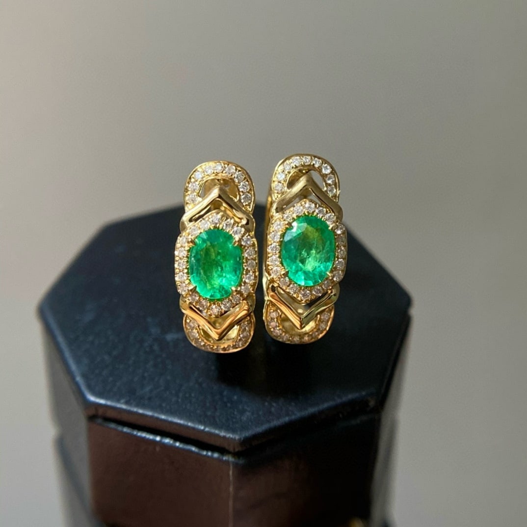 14k Gold 0.52 Ct Vivid Green Natural Emerald & Diamond Earrings: Ref:230936136 // gold content:14k gold // main gemstone:emerald // shape:oval // carat weight:0. 52ct // color:vivid green // treatment:natural // // adjacent gemstone 2 : diamond // shape:round //