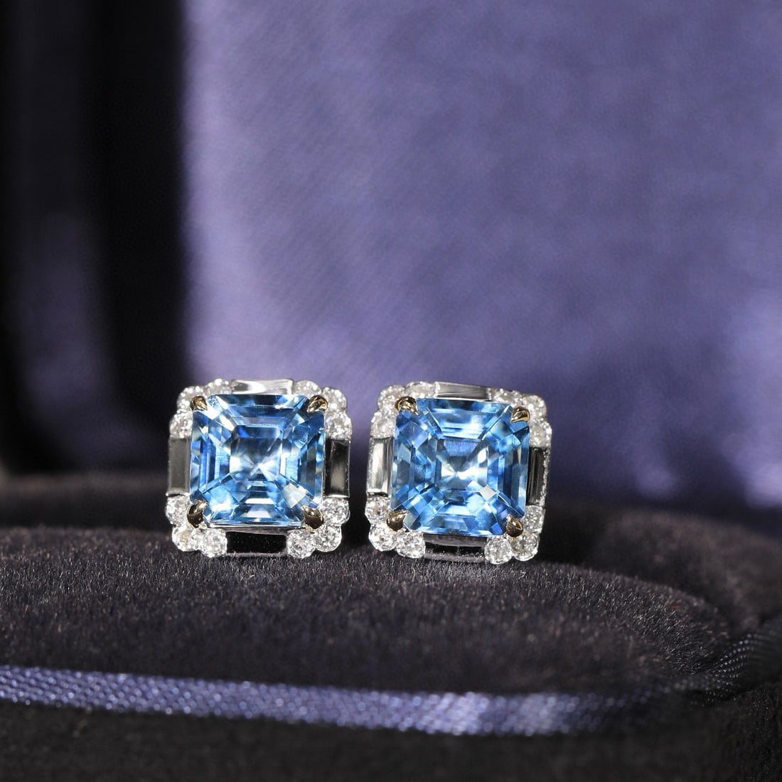 14k Gold 2.14 Ct Natural Aquamarine & Diamond Earrings: Ref:230936145 // gold content:14k gold // main gemstone:aquamarine // shape:asscher // carat weight:2. 14ct // color:santa maria color // treatment:natural // // adjacent gemstone 2 : diamond //