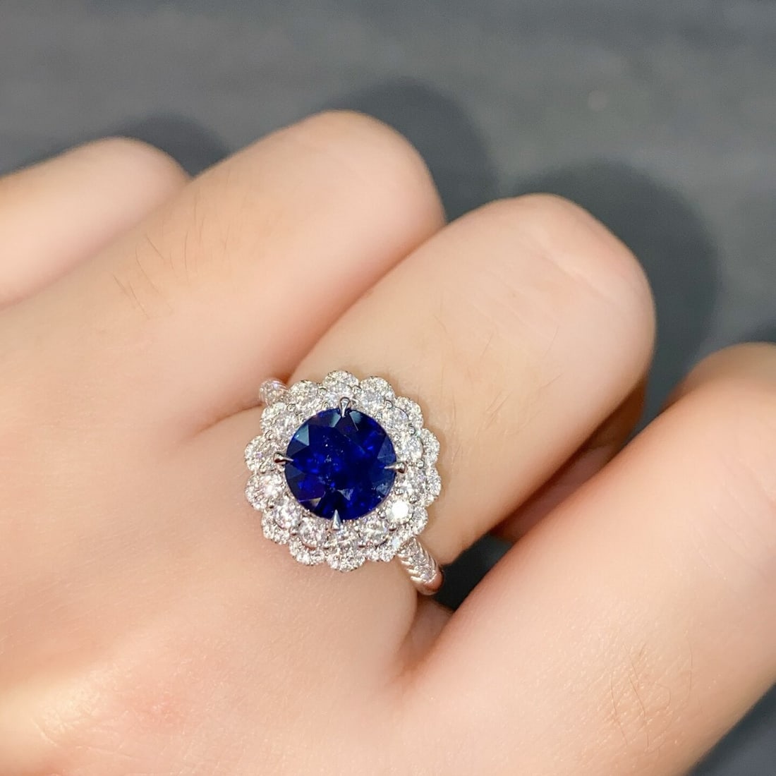 14k Gold 2.97 Ctw Vivid Blue Natural Sapphire & Diamond Ring - 4
