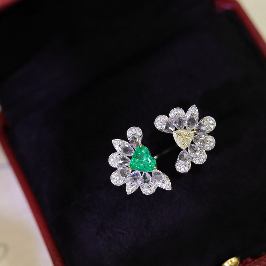 14k Gold 0.66 Ctw Vivid Green Natural Emerald & Yellow Diamond & Toi Et Moi Ring: Ref:230936155 // gold content:14k gold // ring size:7. 25us // // main gemstone:emerald // shape:heart // carat weight:0. 46ct // color:vivid green // treatment:natural // // adjacent gemstone 2 :