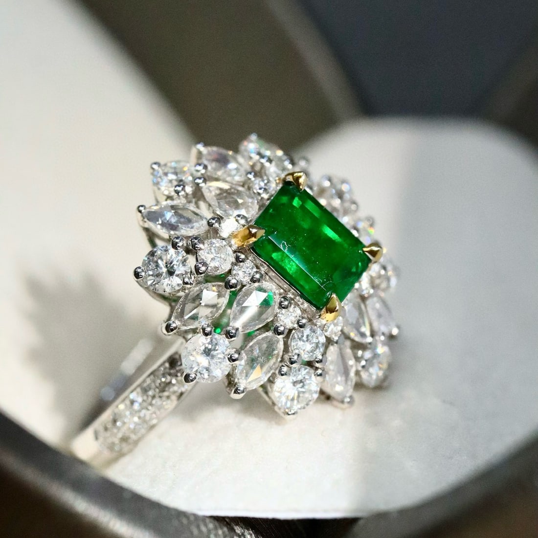 14k Gold 2.26 Ctw Vivid Green Natural Emerald & Diamond Ring - 2