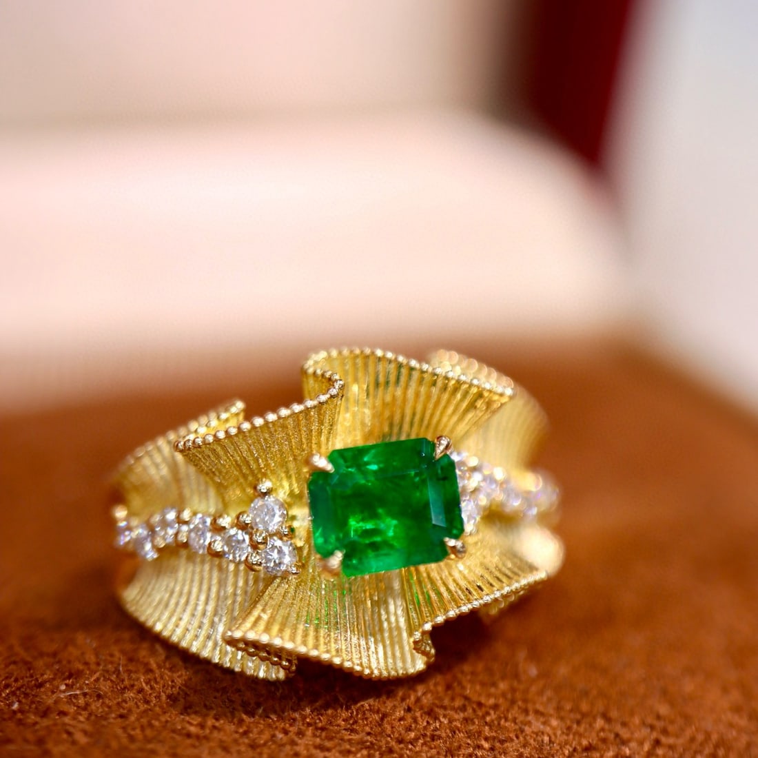 14k Gold 1.10 Ctw Vivid Green Natural Emerald & Diamond Ring - 2