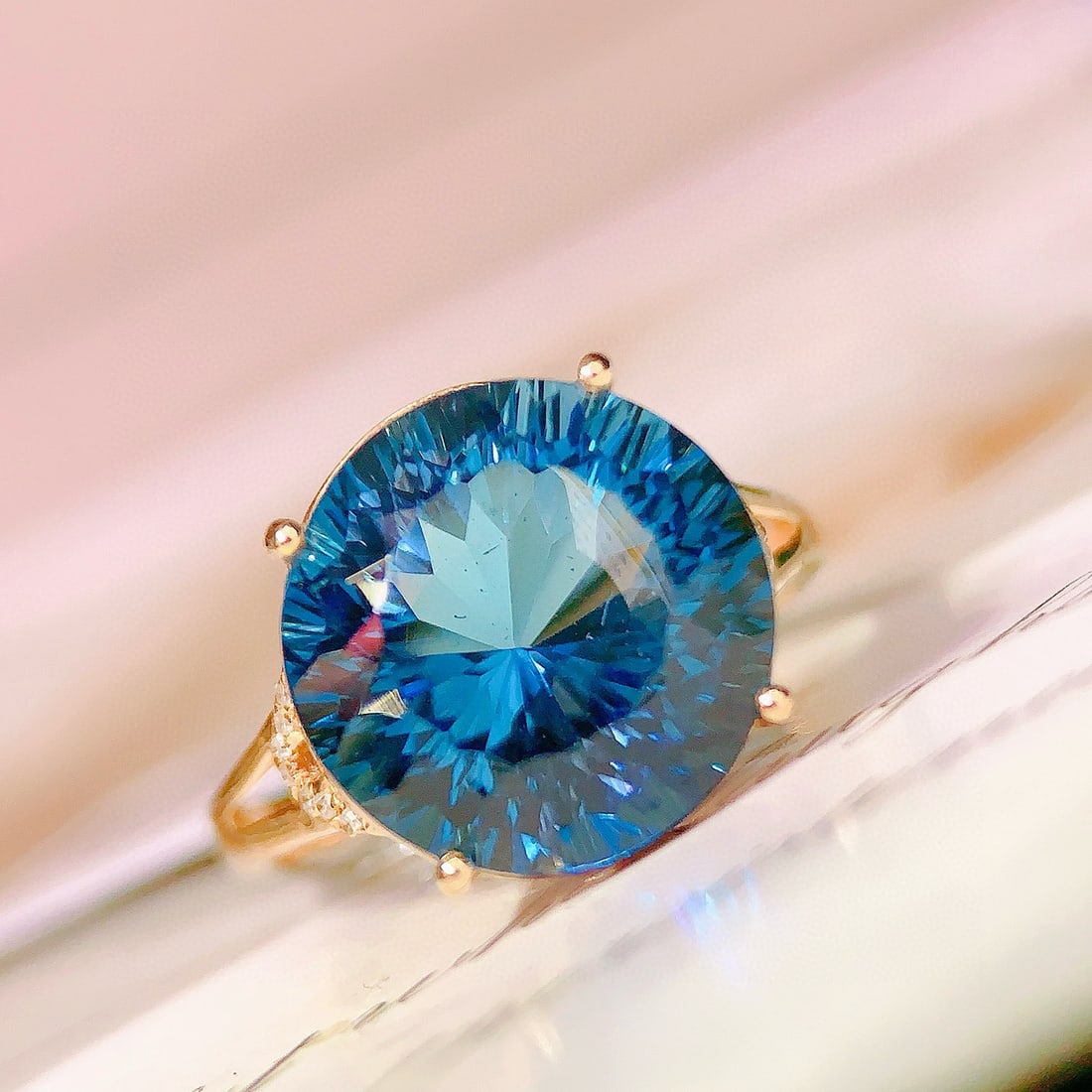 14k Gold 9.3 Ct Natural Topaz & Diamond Ring - 3