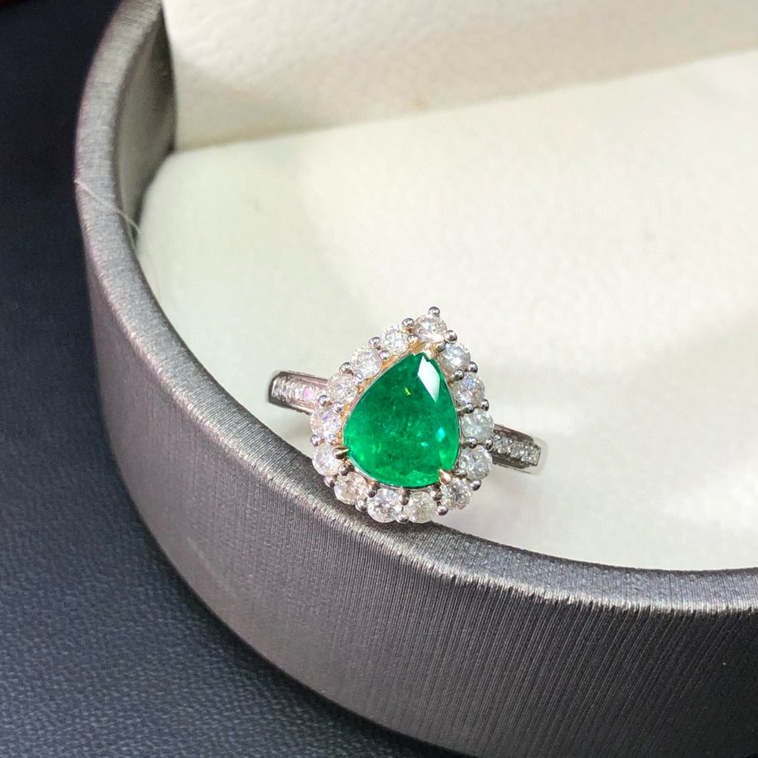 14k Gold 2.22 Ctw Vivid Green Natural Emerald & Diamond Ring: Ref:230936202 // gold content:14k gold // ring size:7. 25us // // main gemstone:emerald // shape:pear // carat weight:1. 35ct // color:vivid green // treatment:natural // // adjacent gemstone 2 :