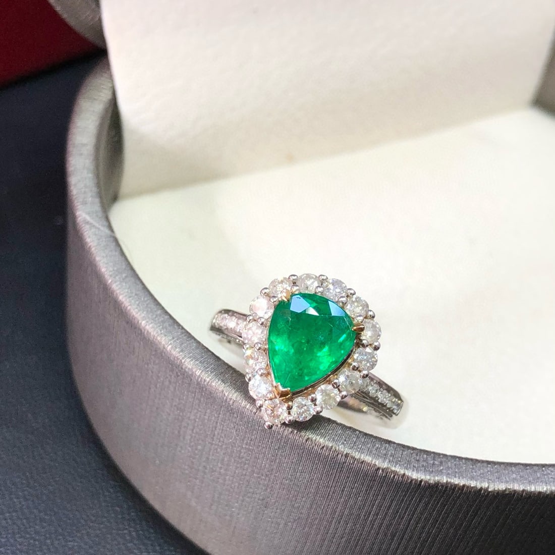 14k Gold 2.22 Ctw Vivid Green Natural Emerald & Diamond Ring - 3