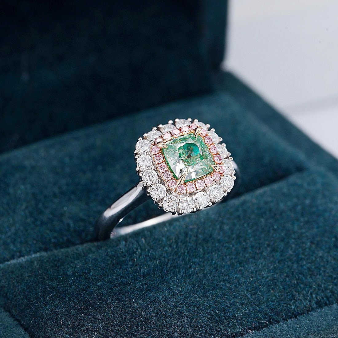 Gia Certified 14k Gold 1.45 Ctw Natural Green Diamond & Diamond Ring - 4