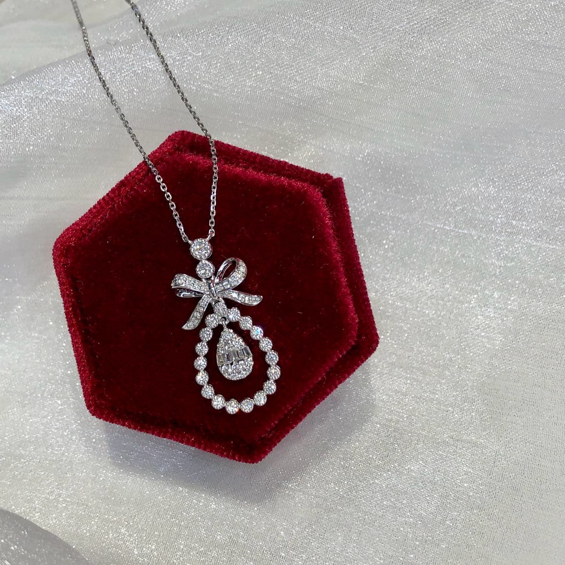 14k Gold 0.45 Ct Natural H Diamond Necklace: Ref:230936226 // gold content:14k gold // main gemstone:diamond // shape:multiply // carat weight:0. 45ct // clarity grade:vs-si // color:h // treatment:natural // Condition: NewLow Estimate: