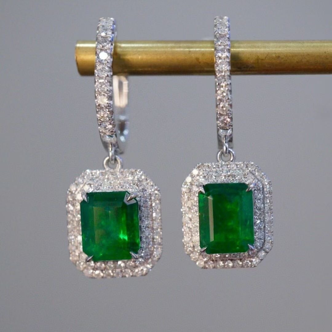 14k Gold 2.61 Ctw Vivid Green Natural Emerald & Diamond Earrings: Ref:230936261 // gold content:14k gold // main gemstone:emerald // shape:octagonal // carat weight:2. 35ct // color:vivid green // treatment:natural // // adjacent gemstone 2 : diamond //