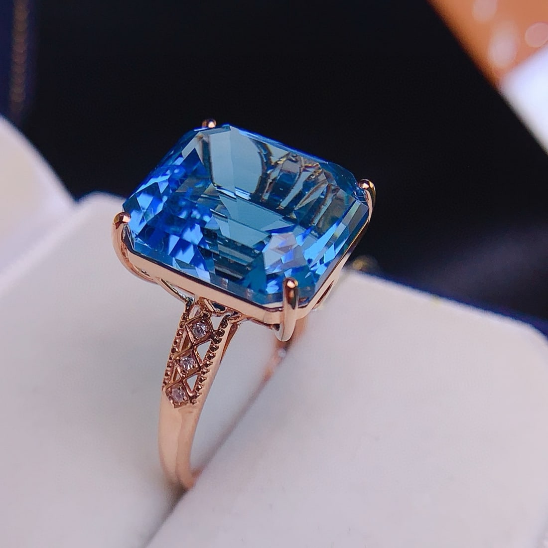 14k Gold 13.58 Ctw Natural Topaz & Diamond Ring - 4