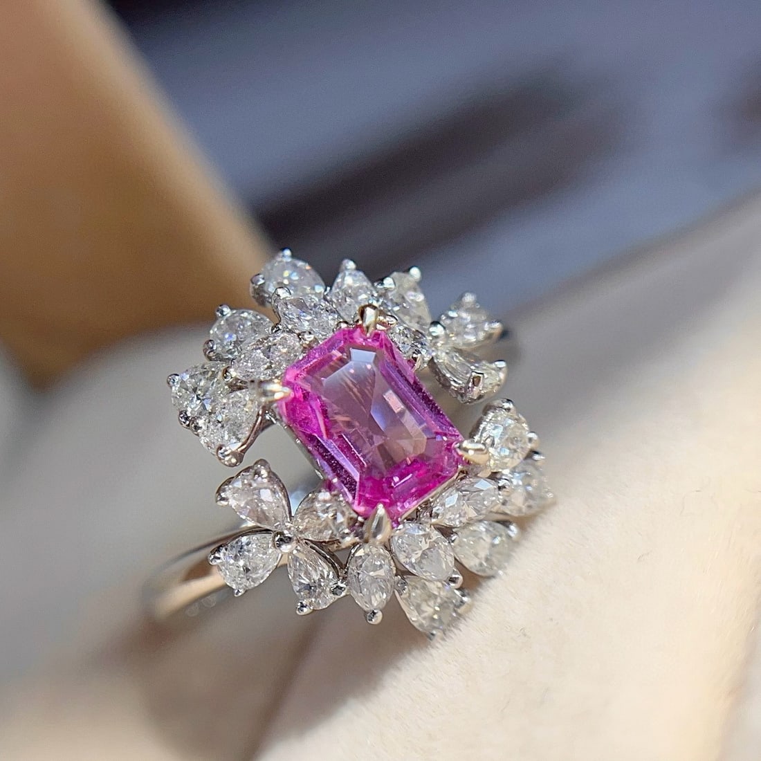 14k Gold 1.00 Ct Natural Padparadscha Sapphire & Diamond Ring: Ref:230936278 // gold content:14k gold // ring size:7. 25us // // main gemstone:padparadscha sapphire // shape:octagonal // carat weight:1. 00ct // color:orangish pink // treatment:natural // //