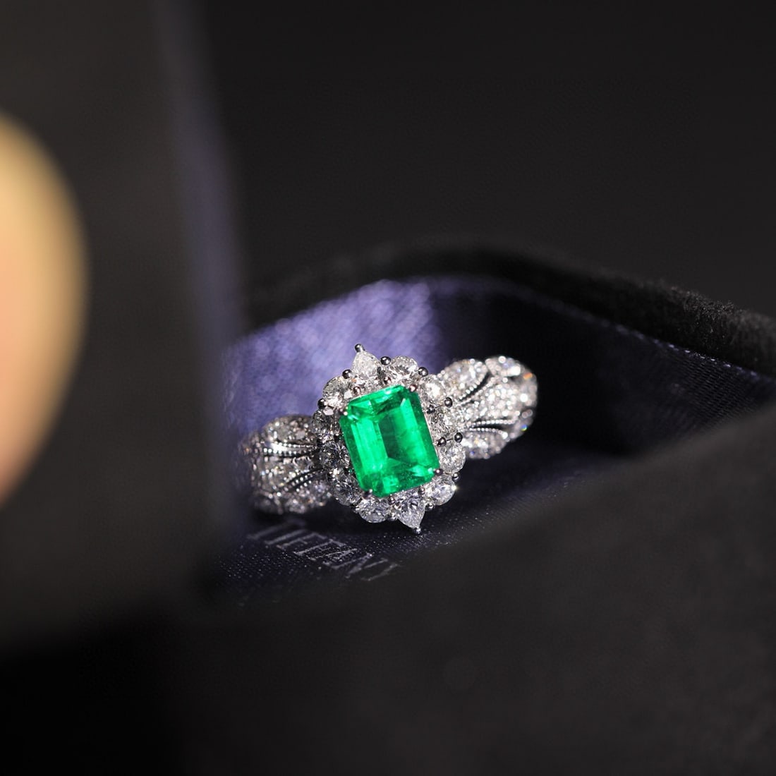 14k Gold 1.96 Ctw Vivid Green Natural Emerald & Diamond Ring: Ref:230936289 // gold content:14k gold // ring size:7. 25us // // main gemstone:emerald // shape:octagonal // carat weight:1. 09ct // color:vivid green // treatment:natural // // adjacent gemstone