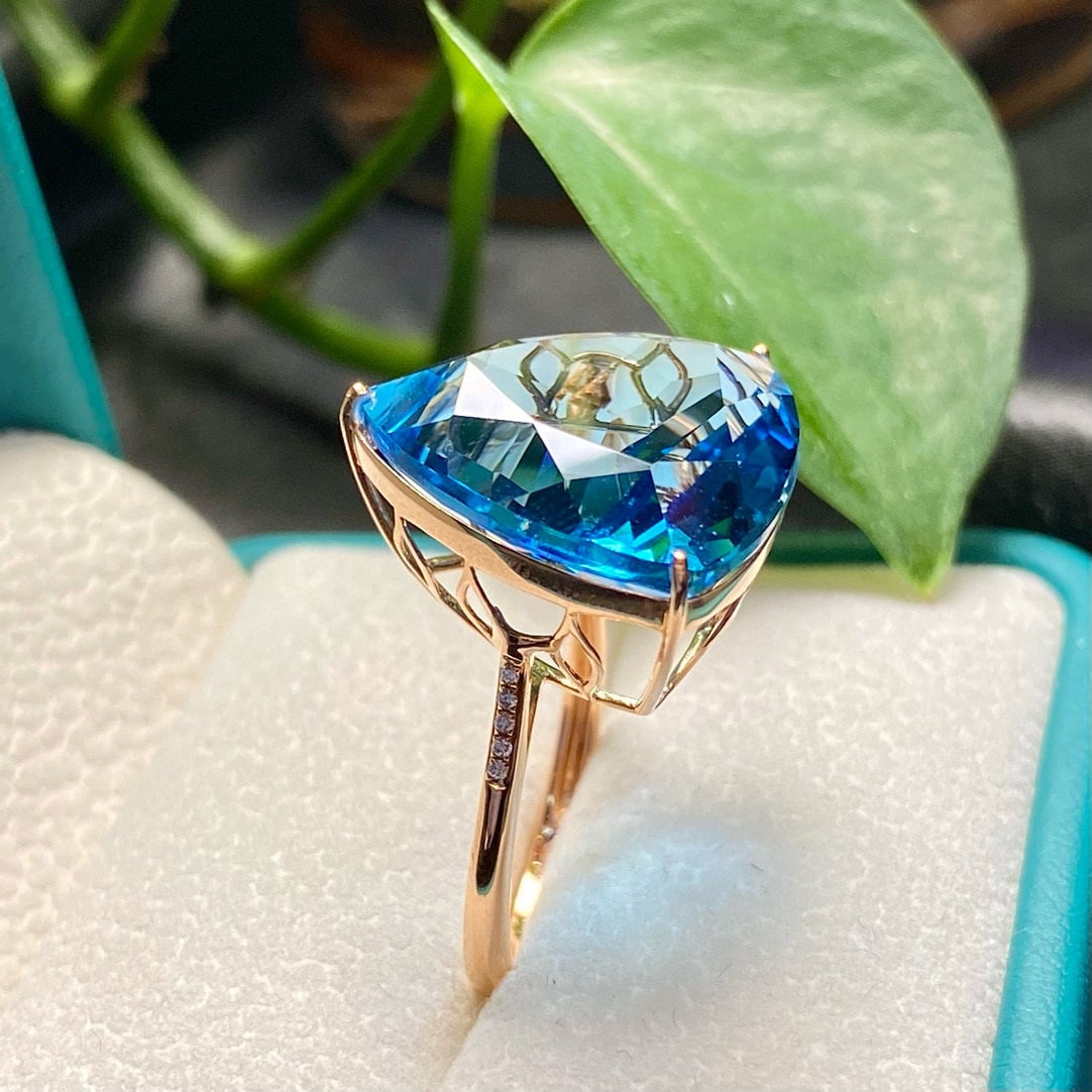 14k Gold 20.3 Ct Natural Topaz & Diamond Ring - 4