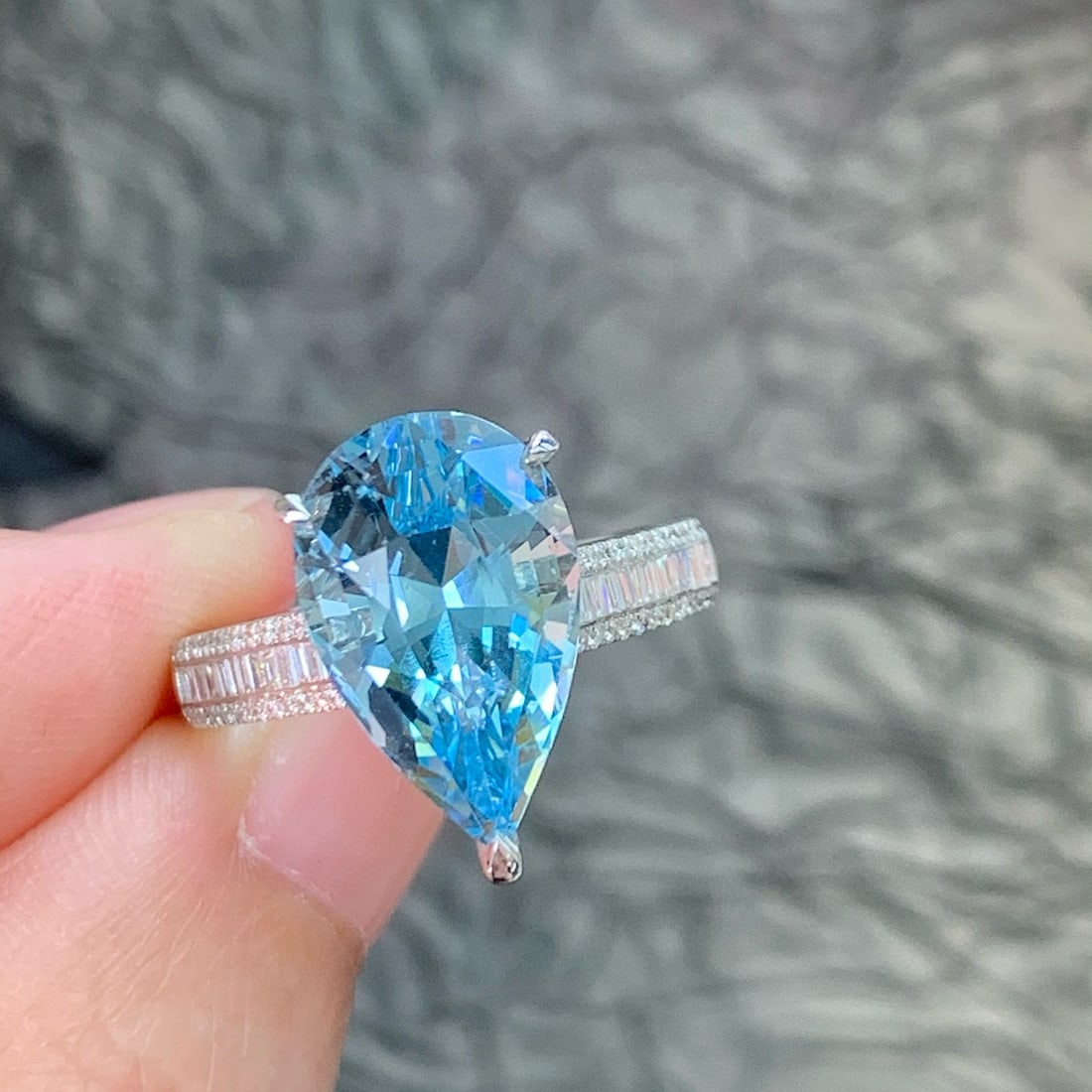 14k Gold 4.57 Ctw Natural Aquamarine & Diamond Ring - 2