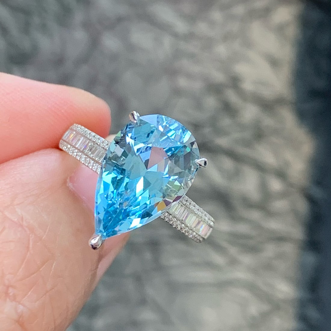 14k Gold 4.57 Ctw Natural Aquamarine & Diamond Ring - 3