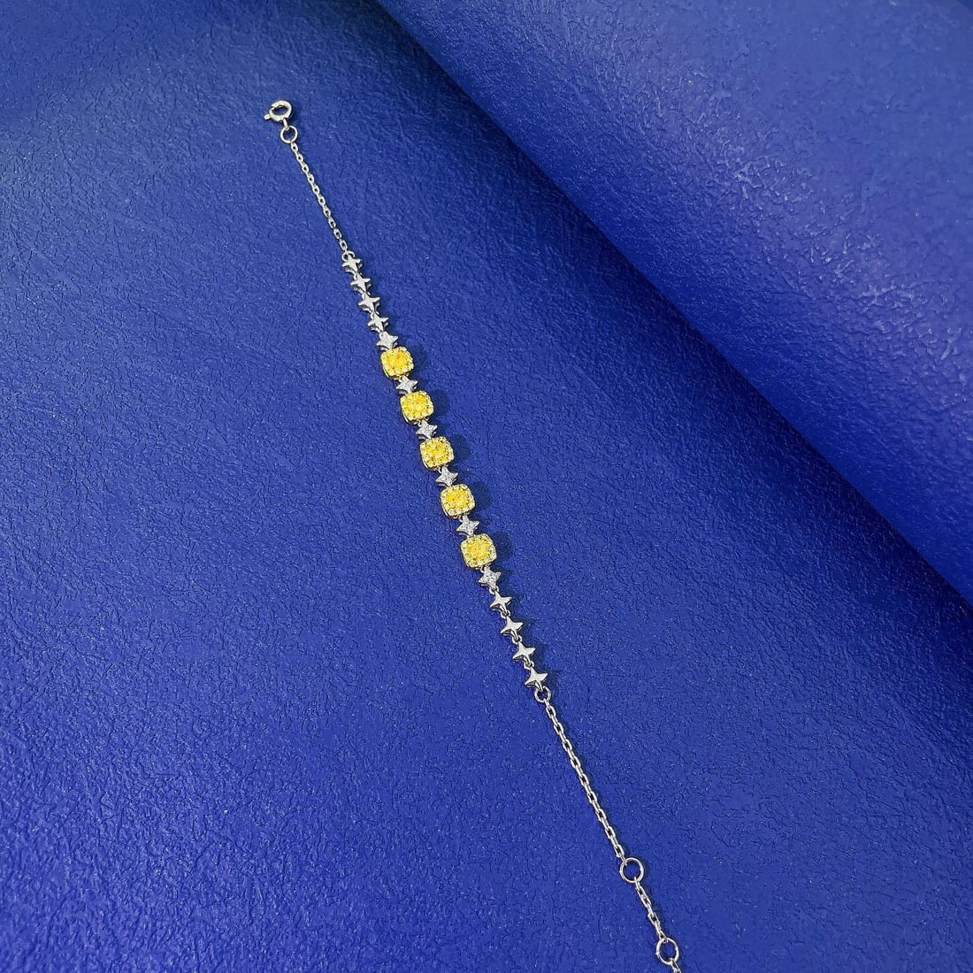 14k Gold 0.93 Ctw Natural Yellow Diamond & Diamond Bracelet - 2