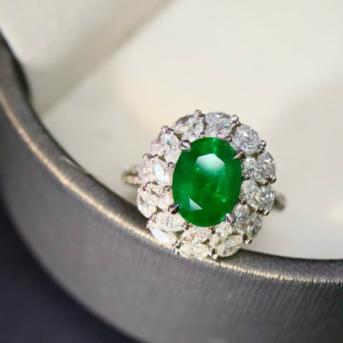 14k Gold 3.08 Ctw Vivid Green Natural Emerald & Diamond Ring: Ref:230936325 // gold content:14k gold // ring size:7. 25us // // main gemstone:emerald // shape:oval // carat weight:1. 74ct // color:vivid green // treatment:natural // // adjacent gemstone 2 :