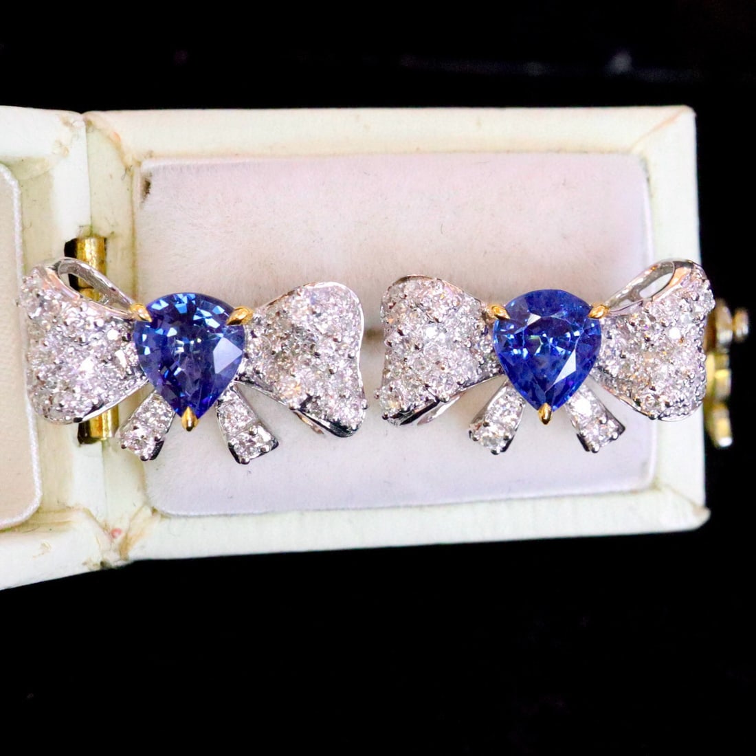 14k Gold 2.18 Ctw Natural Sapphire & Diamond Earrings: Ref:230936326 // gold content:14k gold // main gemstone:sapphire // shape:pear // carat weight:1. 50ct // color:cornflower blue // treatment:natural // // adjacent gemstone 2 : diamond //