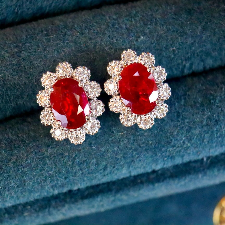 14k Gold 1.00 Ctw Natural Ruby & Diamond Earrings: Ref:230936330 // gold content:14k gold // main gemstone:ruby // shape:oval // carat weight:0. 90ct // color:pigeonblood red // treatment:natural // // adjacent gemstone 2 : diamond // shape:round