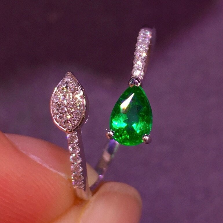 14k Gold 0.48 Ct Vivid Green Natural Emerald & Diamond Ring - 2