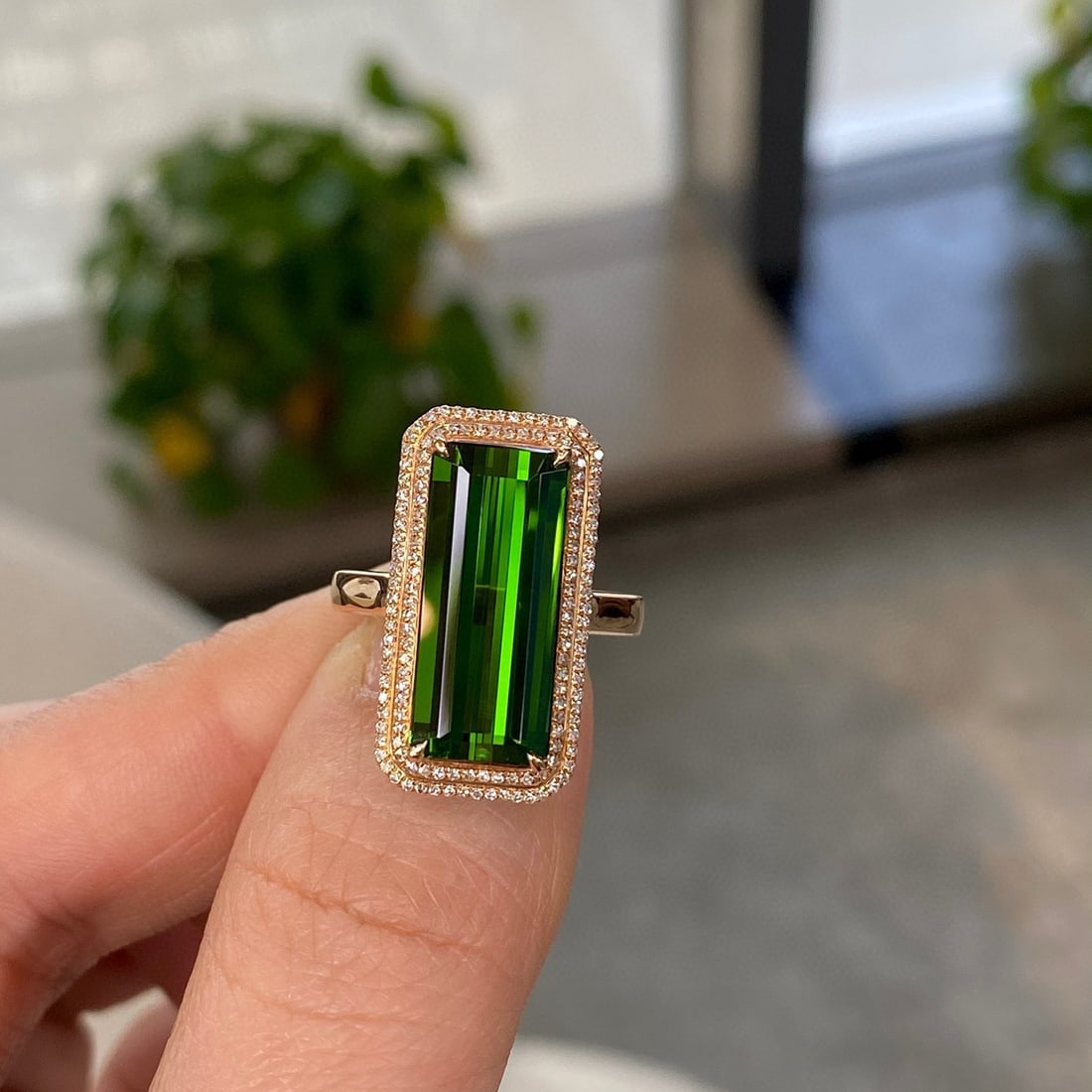 14k Gold 5.96 Ct Natural Tourmaline & Diamond Ring: Ref:230936334 // gold content:14k gold // ring size:7. 25us // // main gemstone:tourmaline // shape:octagonal // carat weight:5. 96ct // color:green // treatment:natural // // adjacent gemstone 2