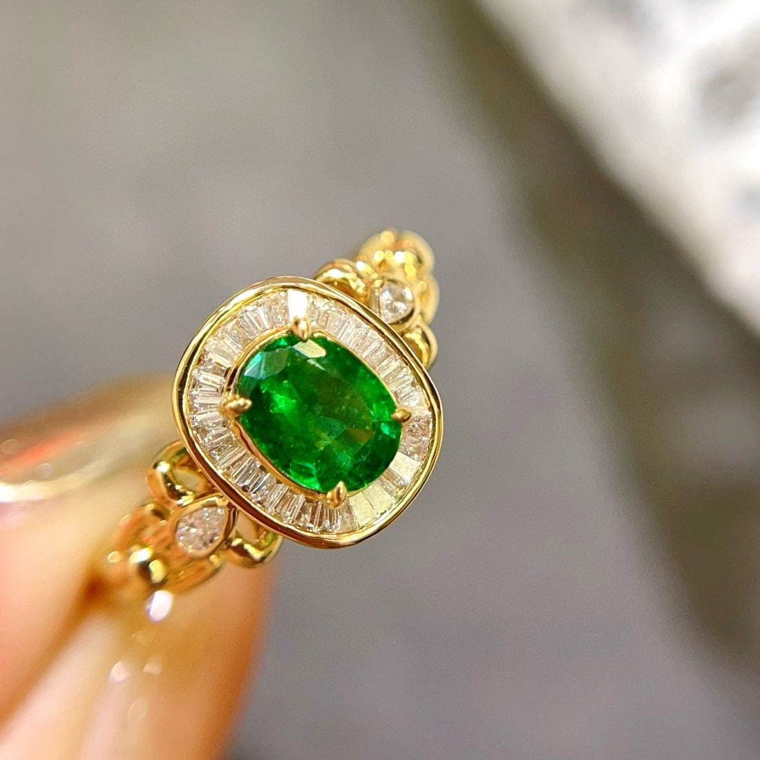 14k Gold 1.05 Ctw Vivid Green Natural Emerald & Diamond Ring - 2