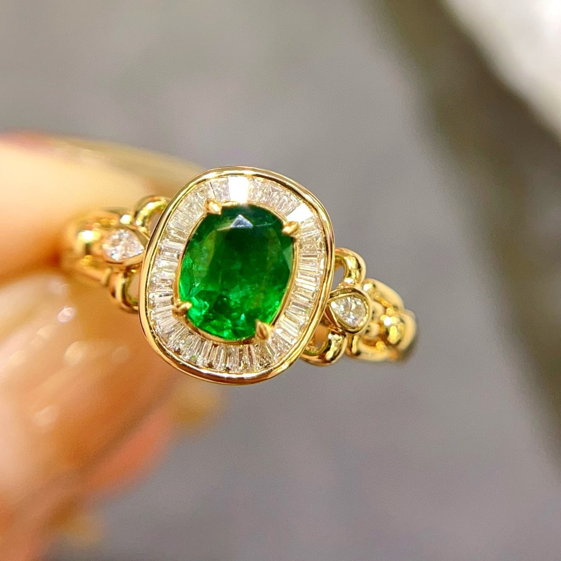 14k Gold 1.05 Ctw Vivid Green Natural Emerald & Diamond Ring - 4