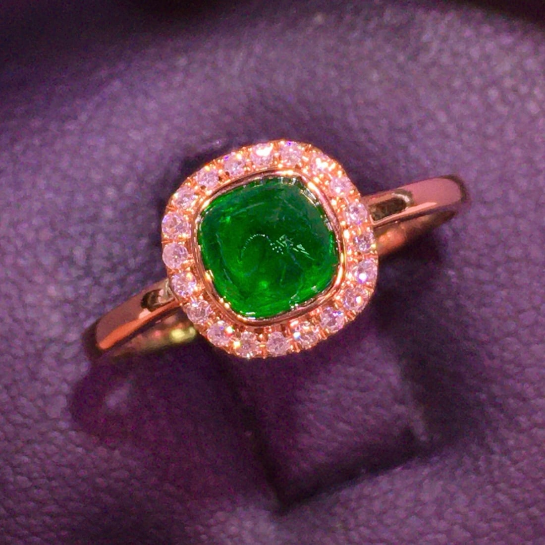 14k Gold 0.96 Ct Vivid Green Natural Emerald & Diamond Ring - 2