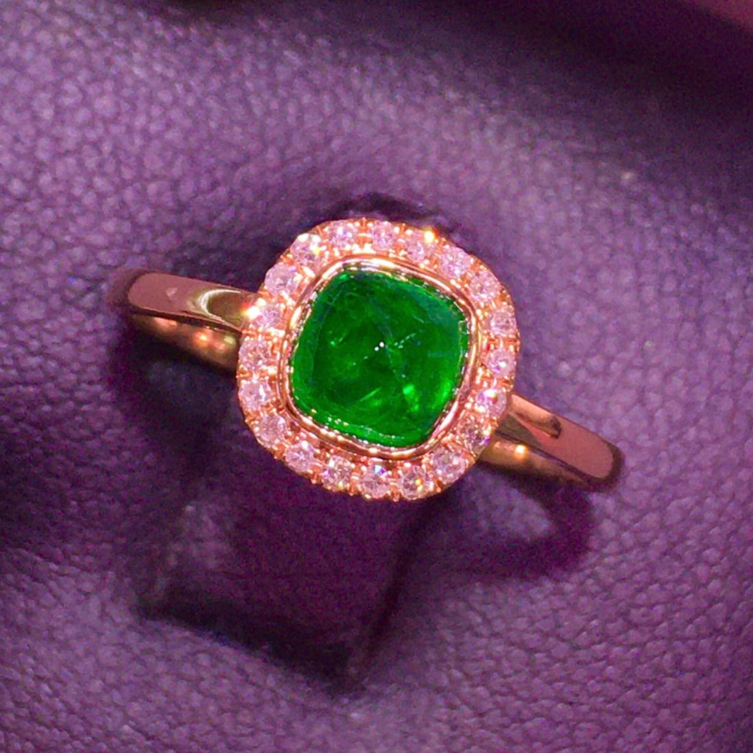 14k Gold 0.96 Ct Vivid Green Natural Emerald & Diamond Ring - 3