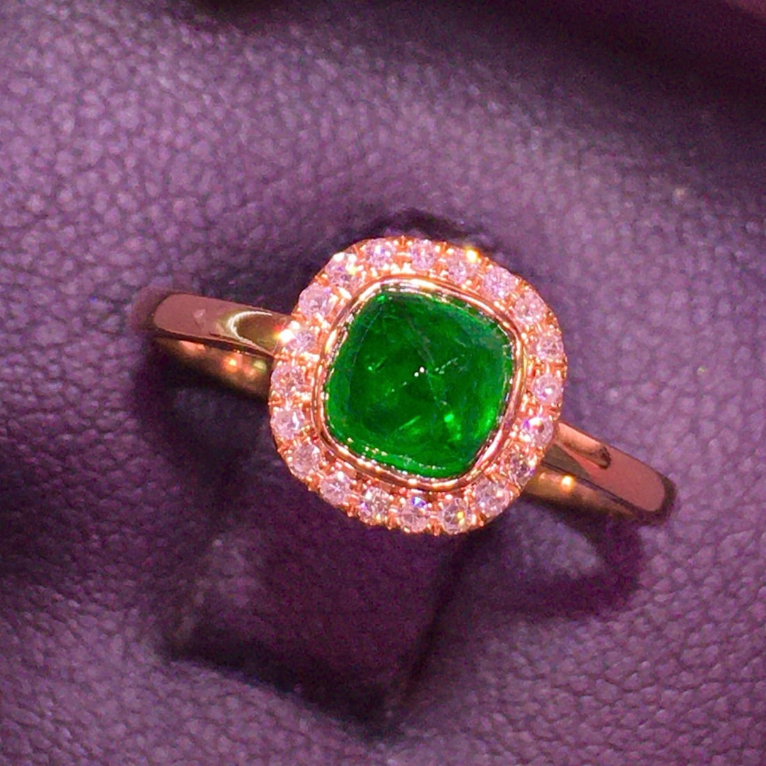 14k Gold 0.96 Ct Vivid Green Natural Emerald & Diamond Ring - 6