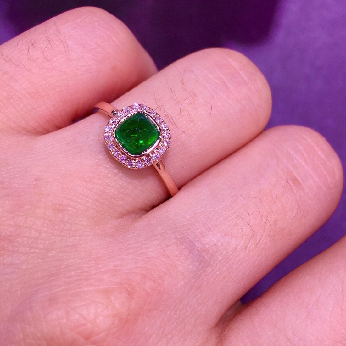 14k Gold 0.96 Ct Vivid Green Natural Emerald & Diamond Ring - 7