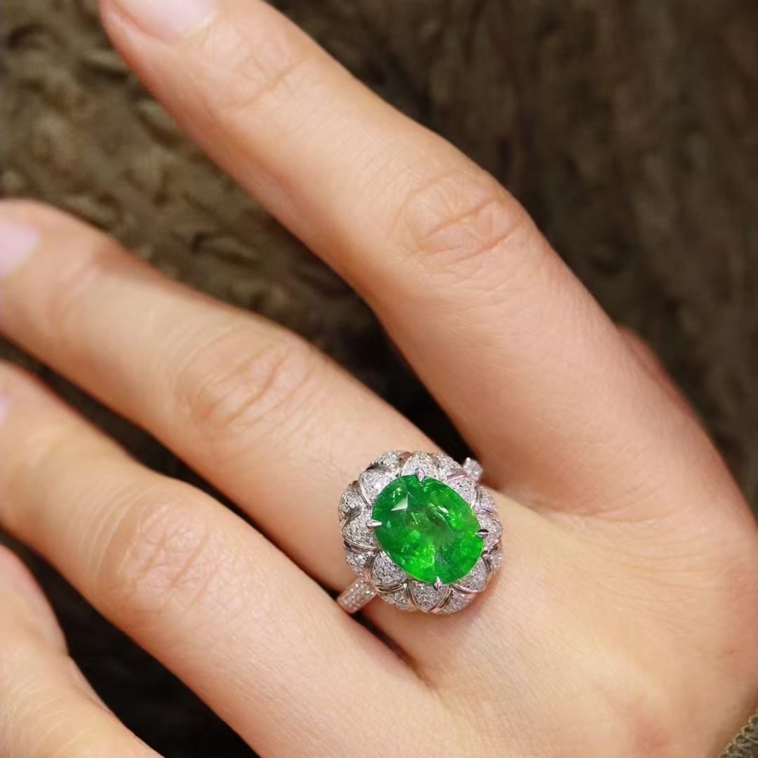 14k Gold 4.23 Ctw Vivid Green Natural Tsavorite & Diamond Ring - 2