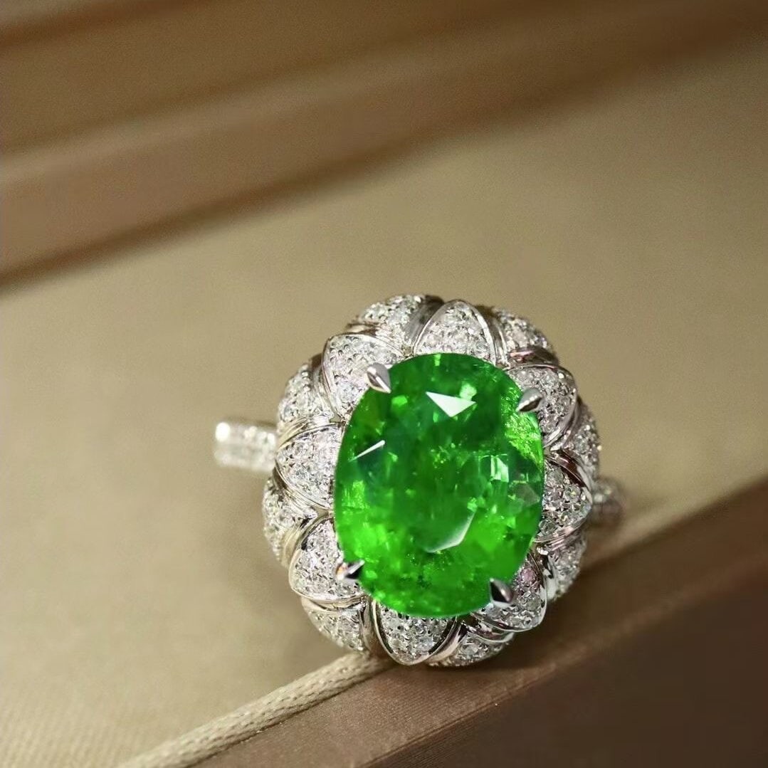 14k Gold 4.23 Ctw Vivid Green Natural Tsavorite & Diamond Ring - 3