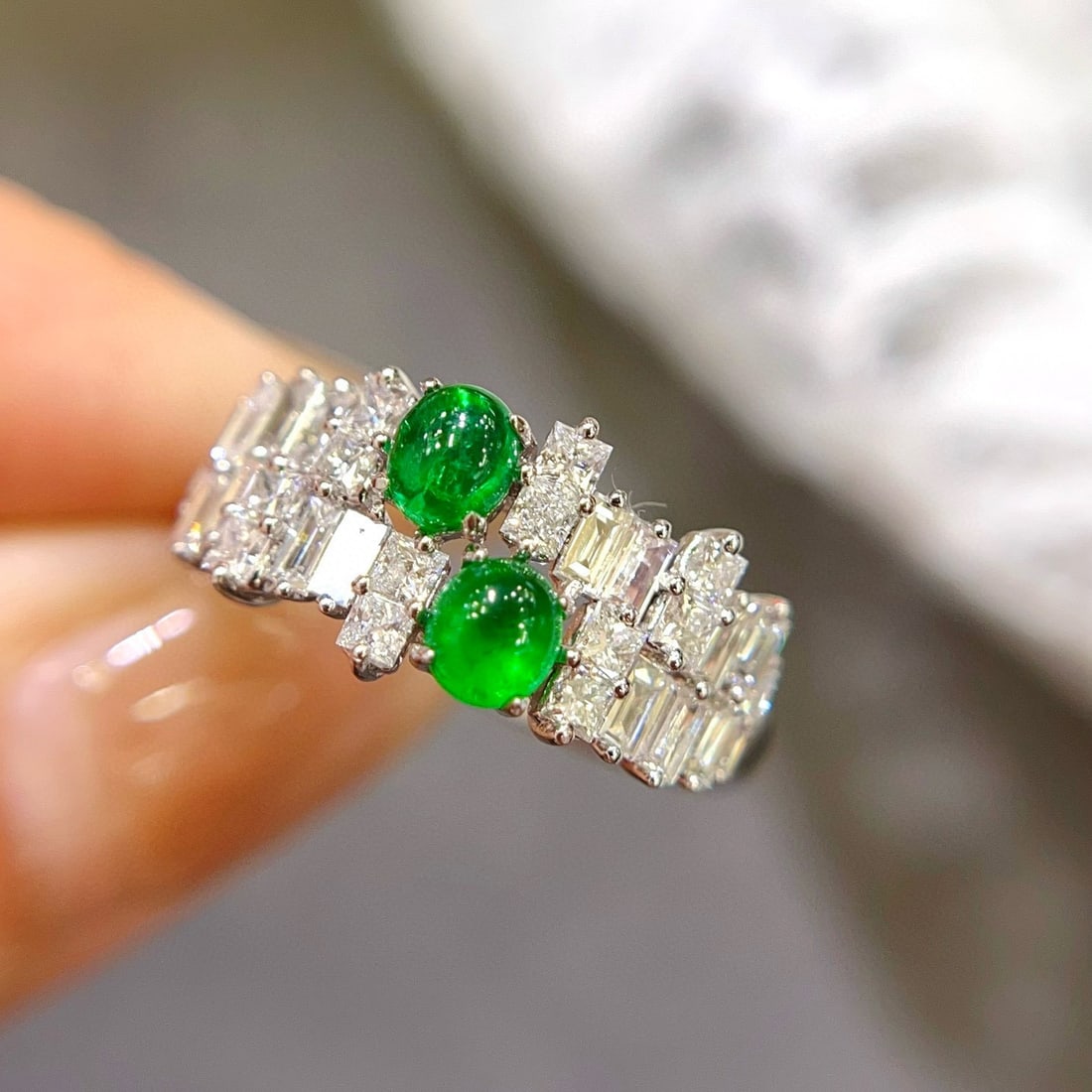 14k Gold 0.65 Ct Vivid Green Natural Emerald & Diamond Ring - 2