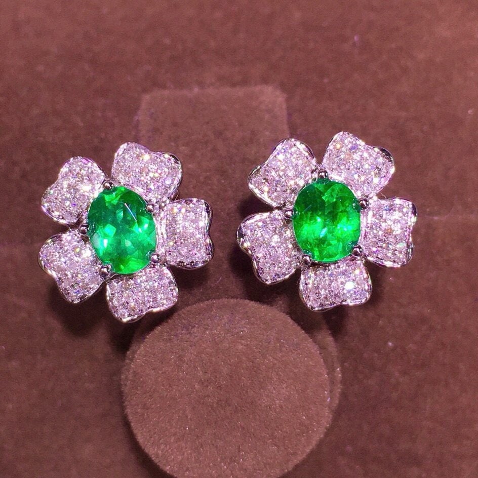 14k Gold 1.4 Ct Vivid Green Natural Emerald & Diamond Earrings: Ref:230936382 // gold content:14k gold // main gemstone:emerald // shape:oval // carat weight:1. 4ct // color:vivid green // treatment:natural // // adjacent gemstone 2 : diamond // shape:round // cla