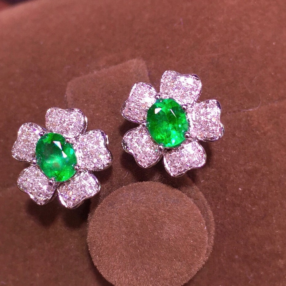 14k Gold 1.4 Ct Vivid Green Natural Emerald & Diamond Earrings - 6