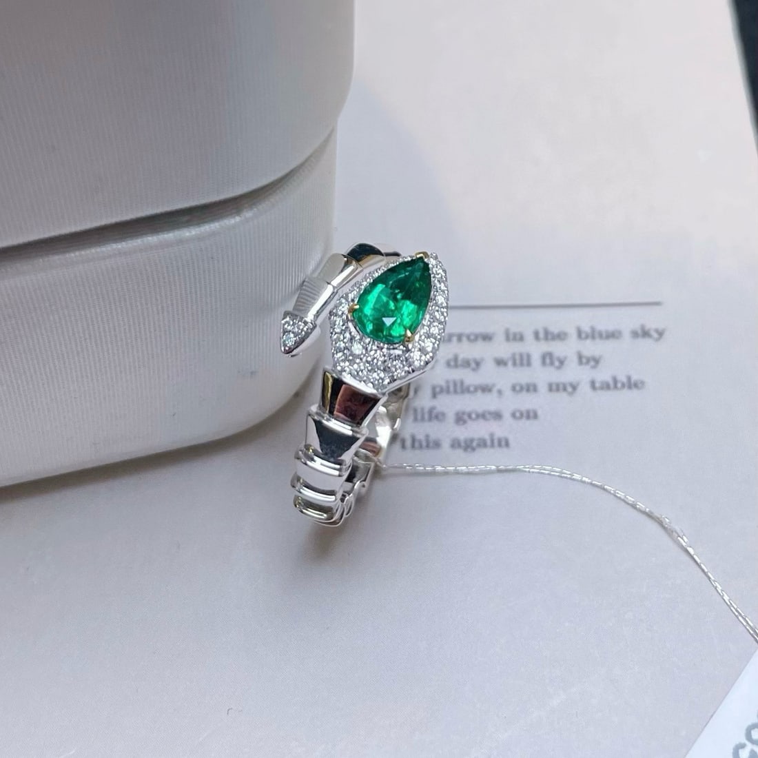 14k Gold 0.79 Ctw Vivid Green Natural Emerald & Diamond Ring - 3