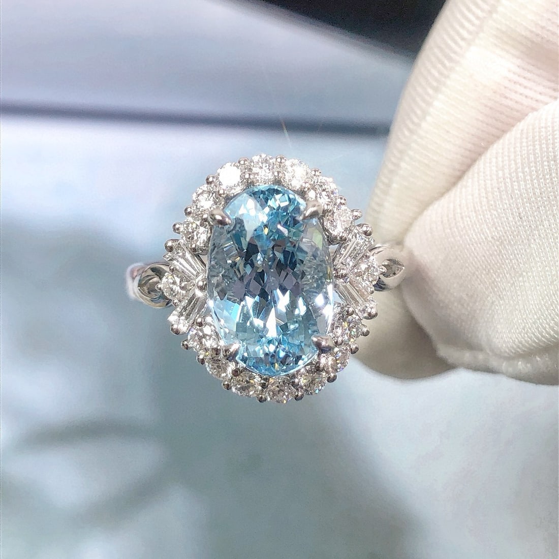 14k Gold 3.62 Ctw Natural Aquamarine & Lab Grown Diamond Ring: Ref:230936409 // gold content:14k gold // ring size:7. 25us // // main gemstone:aquamarine // shape:oval // carat weight:3. 05ct // color:santa maria color // treatment:natural // // adjacent