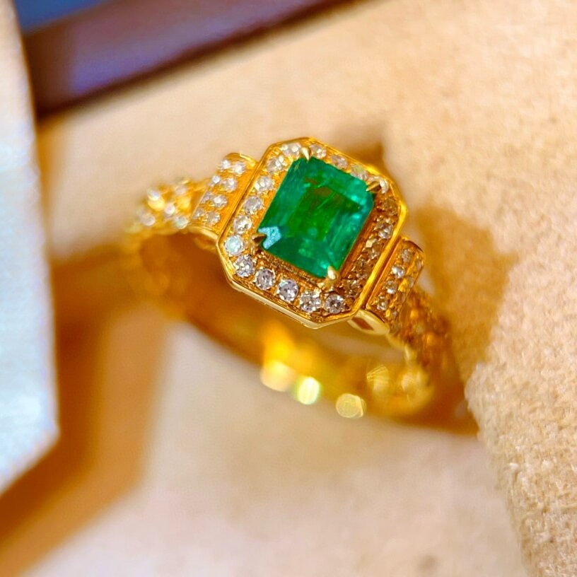 14k Gold 0.75 Ct Vivid Green Natural Emerald & Diamond Ring: Ref:230936413 // gold content:14k gold // ring size:7. 25us // // main gemstone:emerald // shape:octagonal // carat weight:0. 75ct // color:vivid green // treatment:natural // // adjacent gemstone