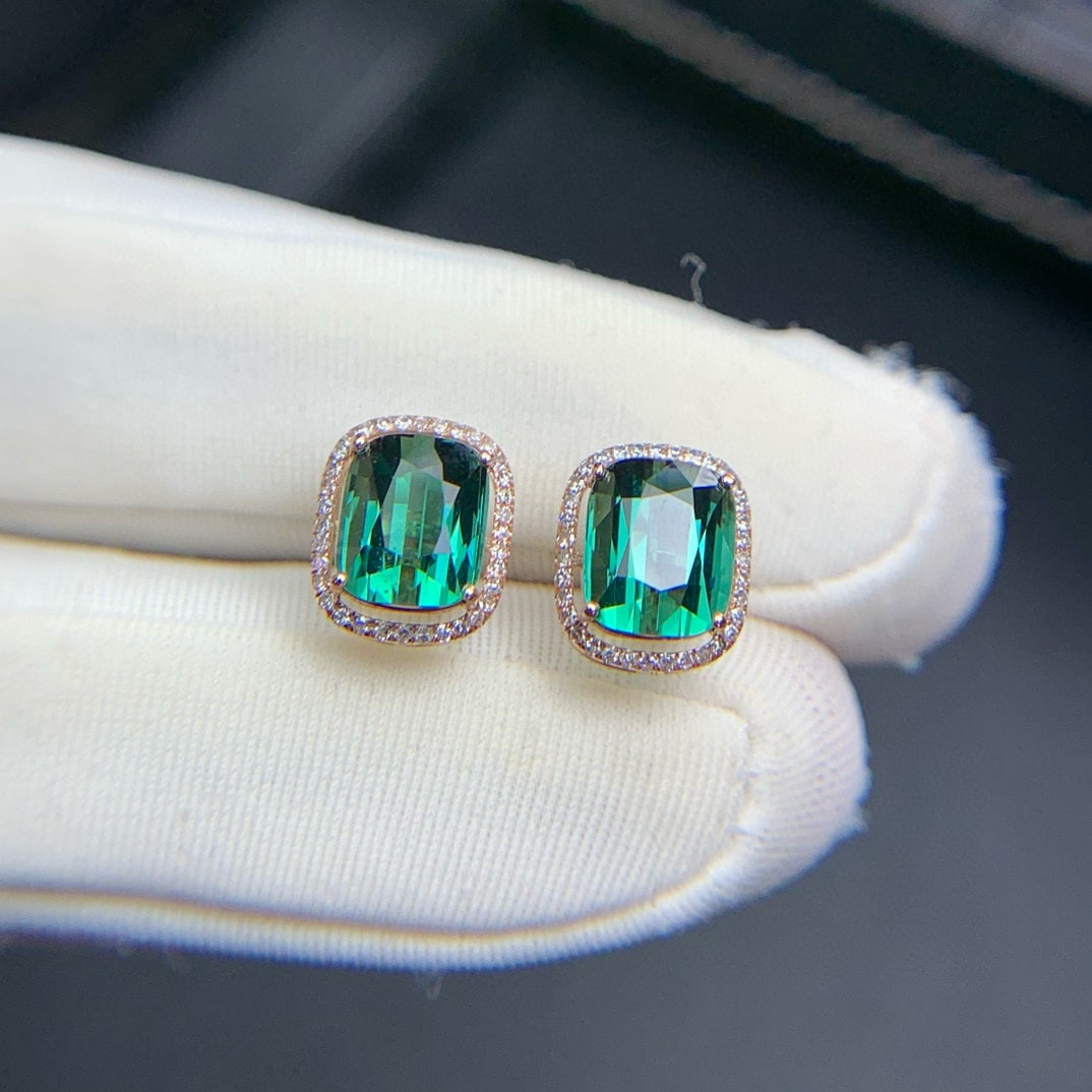 14k Gold 3.7 Ct Natural Tourmaline & Diamond Earrings: Ref:230936417 // gold content:14k gold // main gemstone:tourmaline // shape:cushion // carat weight:3. 7ct // color:green // treatment:natural // // adjacent gemstone 2 : diamond // shape:round //
