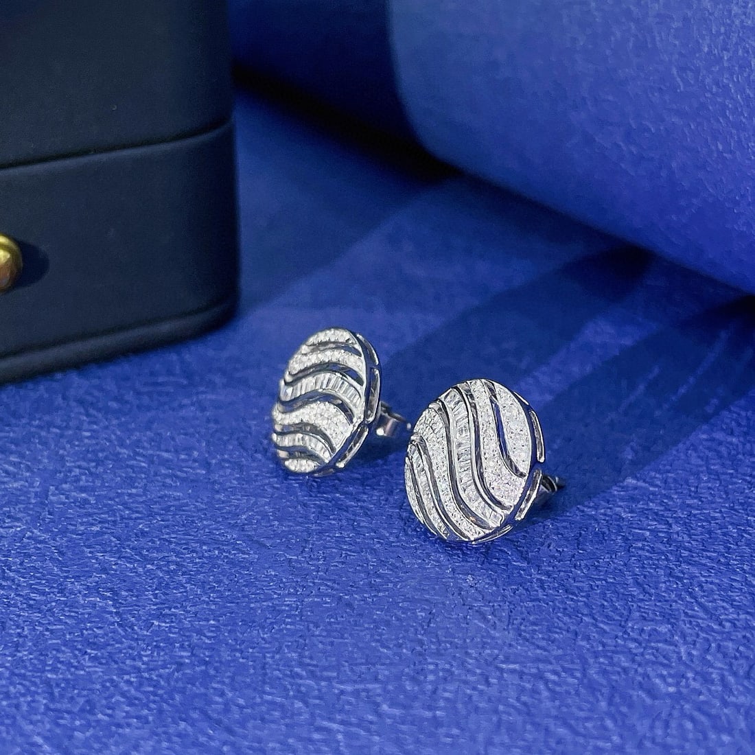 14k Gold 0.54 Ctw Natural H Diamond Earrings - 4