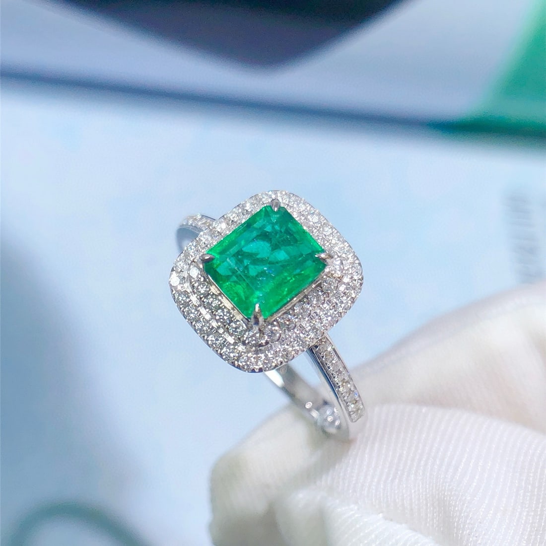 14k Gold 1.52 Ctw Vivid Green Natural Emerald & Diamond Ring - 4