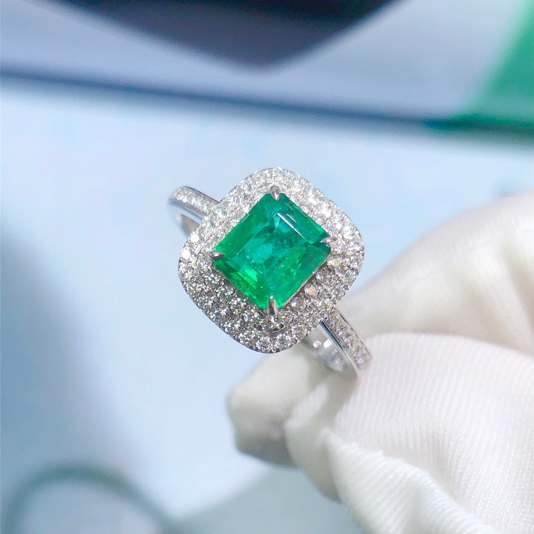 14k Gold 1.52 Ctw Vivid Green Natural Emerald & Diamond Ring - 5