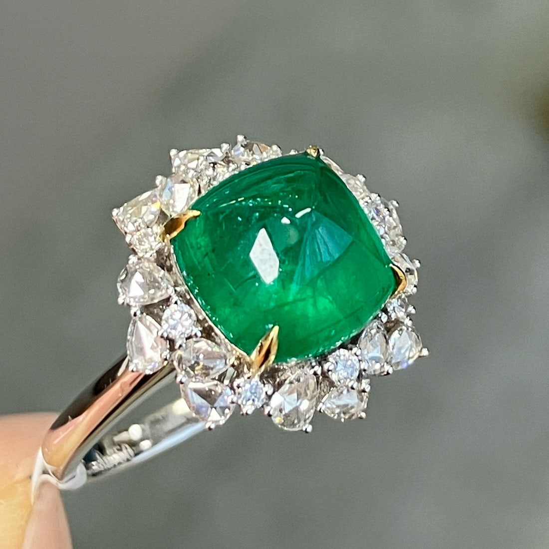 14k Gold 5.58 Ctw Vivid Green Natural Emerald & Diamond Ring - 3