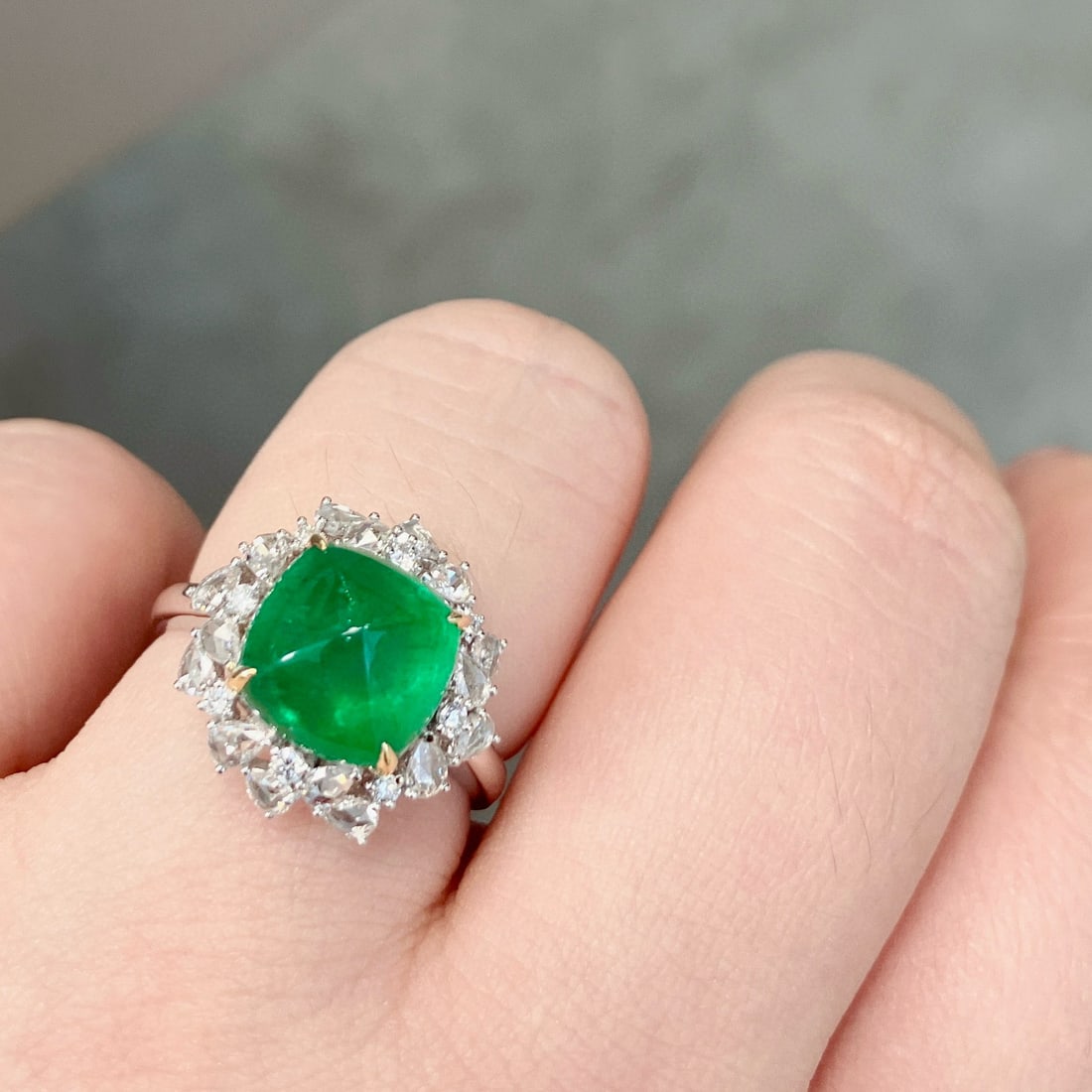 14k Gold 5.58 Ctw Vivid Green Natural Emerald & Diamond Ring - 7